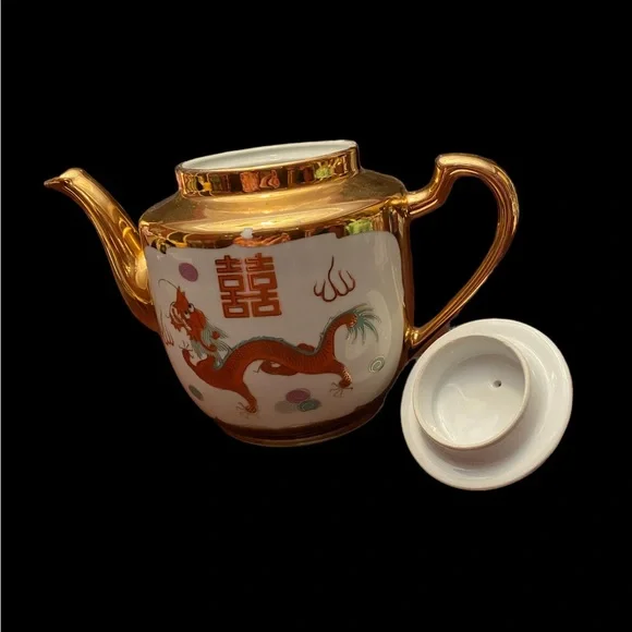Vintage Chinese dragon and phoenix porcelain teapot trimmed in gold. - Picture 6 of 6